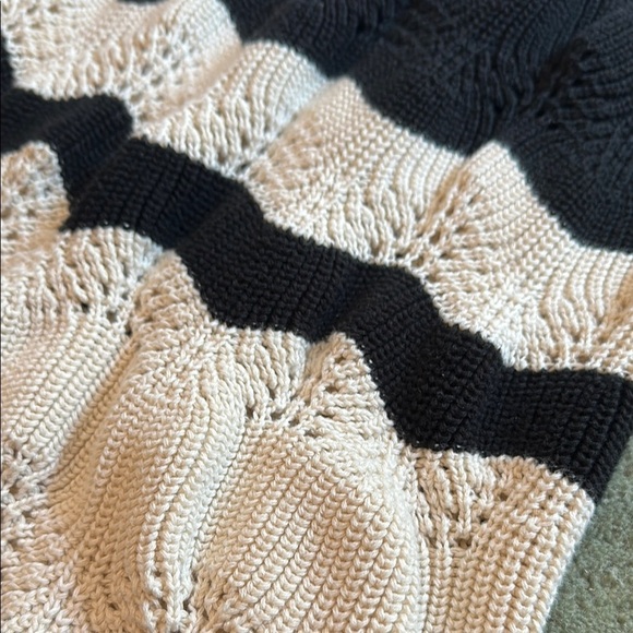 GAP Black and Cream Midi Crochet Dress - Picture 6 of 7